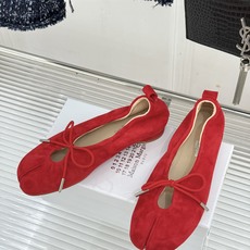 MaisonMargiela|MM6马吉拉 复古蝴蝶结分趾玛丽珍鞋 蝴蝶结缀饰柔化先锋感 经典Tabi分趾设计 牛皮肌理 MaisonMargiela|MM6马吉拉 复古蝴蝶结分趾玛丽珍鞋 蝴蝶结缀饰柔化先锋感 经典Tabi分趾设计 牛皮肌理