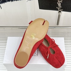MaisonMargiela|MM6马吉拉 复古蝴蝶结分趾玛丽珍鞋 蝴蝶结缀饰柔化先锋感 经典Tabi分趾设计 牛皮肌理 MaisonMargiela|MM6马吉拉 复古蝴蝶结分趾玛丽珍鞋 蝴蝶结缀饰柔化先锋感 经典Tabi分趾设计 牛皮肌理