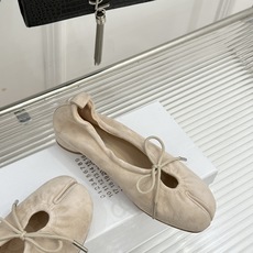MaisonMargiela|MM6马吉拉 复古蝴蝶结分趾玛丽珍鞋 蝴蝶结缀饰柔化先锋感 经典Tabi分趾设计 牛皮肌理 MaisonMargiela|MM6马吉拉 复古蝴蝶结分趾玛丽珍鞋 蝴蝶结缀饰柔化先锋感 经典Tabi分趾设计 牛皮肌理