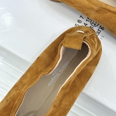 MaisonMargiela|MM6马吉拉 复古蝴蝶结分趾玛丽珍鞋 蝴蝶结缀饰柔化先锋感 经典Tabi分趾设计 牛皮肌理 MaisonMargiela|MM6马吉拉 复古蝴蝶结分趾玛丽珍鞋 蝴蝶结缀饰柔化先锋感 经典Tabi分趾设计 牛皮肌理