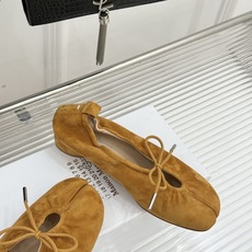 MaisonMargiela|MM6马吉拉 复古蝴蝶结分趾玛丽珍鞋 蝴蝶结缀饰柔化先锋感 经典Tabi分趾设计 牛皮肌理 MaisonMargiela|MM6马吉拉 复古蝴蝶结分趾玛丽珍鞋 蝴蝶结缀饰柔化先锋感 经典Tabi分趾设计 牛皮肌理