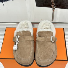 Hermès/爱马仕26WF新品 皮带扣情侣款包头勃肯毛拖 H家女孩秋冬必入 这双真的值得入手 踩上自带松弛氛围感 毛绒 Hermès/爱马仕26WF新品 皮带扣情侣款包头勃肯毛拖 H家女孩秋冬必入 这双真的值得入手 踩上自带松弛氛围感 毛绒