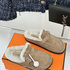 Hermès/爱马仕26WF新品 皮带扣情侣款包头勃肯毛拖 H家女孩秋冬必入 这双真的值得入手 踩上自带松弛氛围感 毛绒 Hermès/爱马仕26WF新品 皮带扣情侣款包头勃肯毛拖 H家女孩秋冬必入 这双真的值得入手 踩上自带松弛氛围感 毛绒