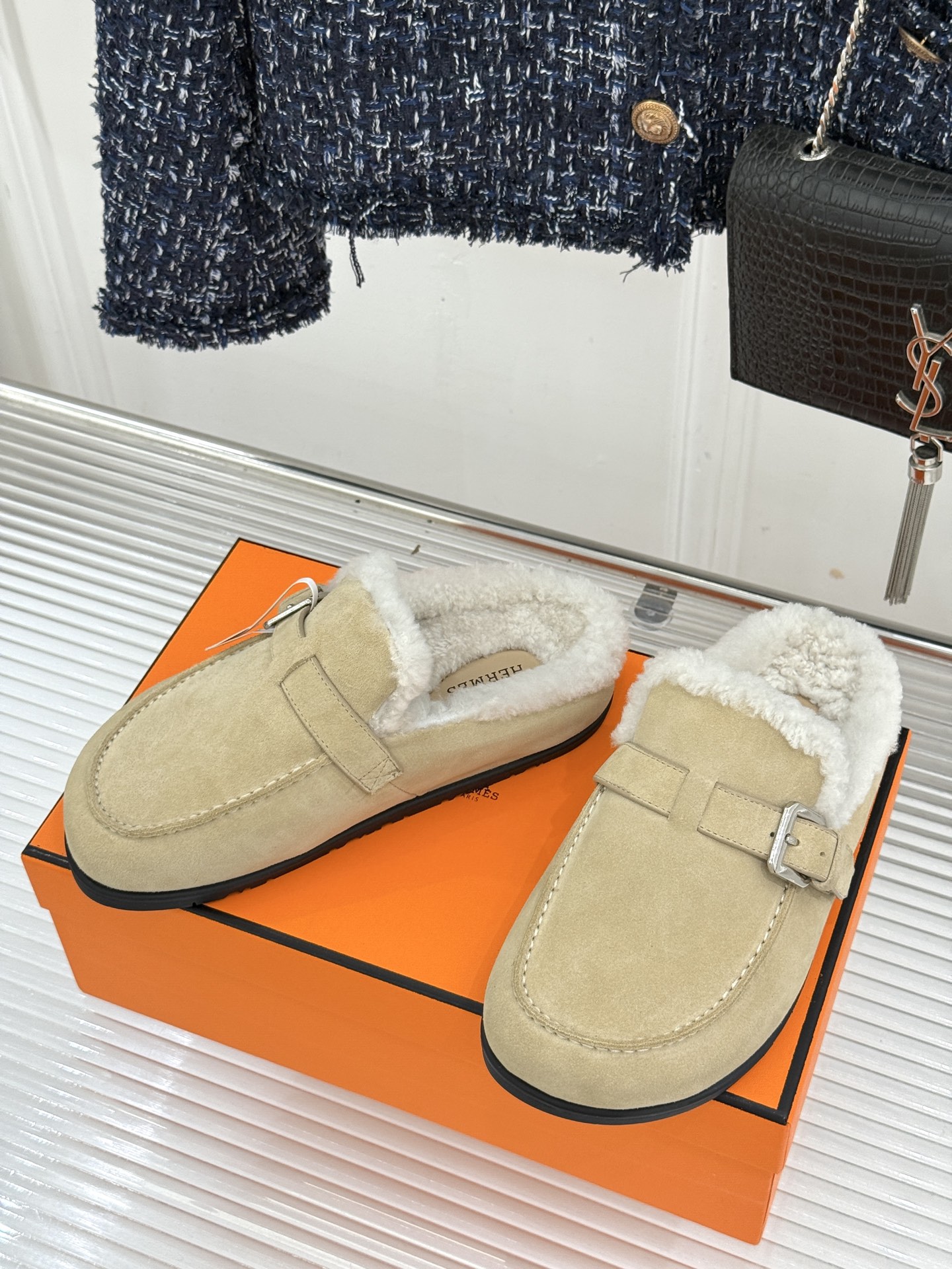 Hermès/爱马仕26WF新品 皮带扣情侣款包头勃肯毛拖 H家女孩秋冬必入 这双真的值得入手 踩上自带松弛氛围感 毛绒