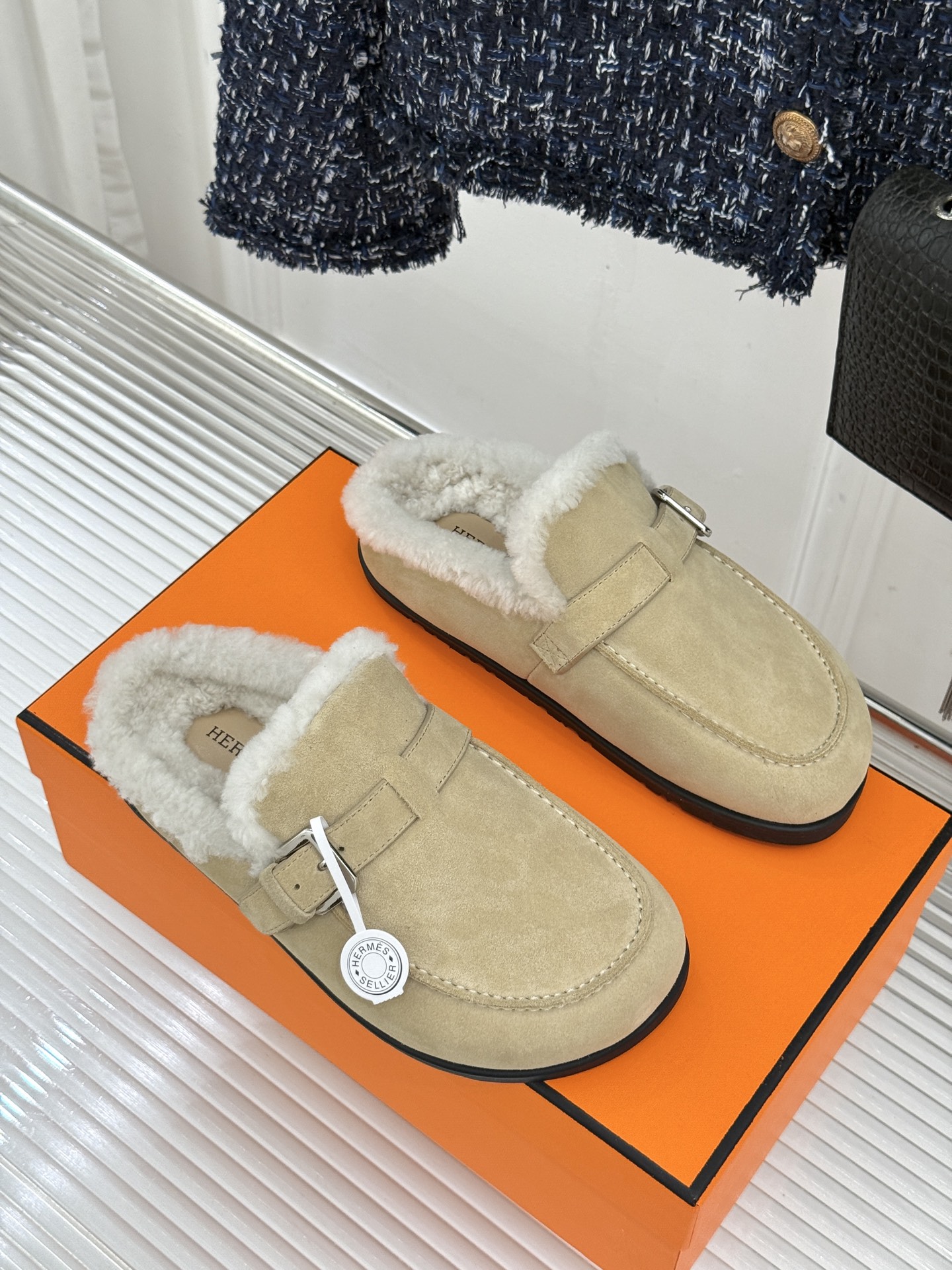 Hermès/爱马仕26WF新品 皮带扣情侣款包头勃肯毛拖 H家女孩秋冬必入 这双真的值得入手 踩上自带松弛氛围感 毛绒