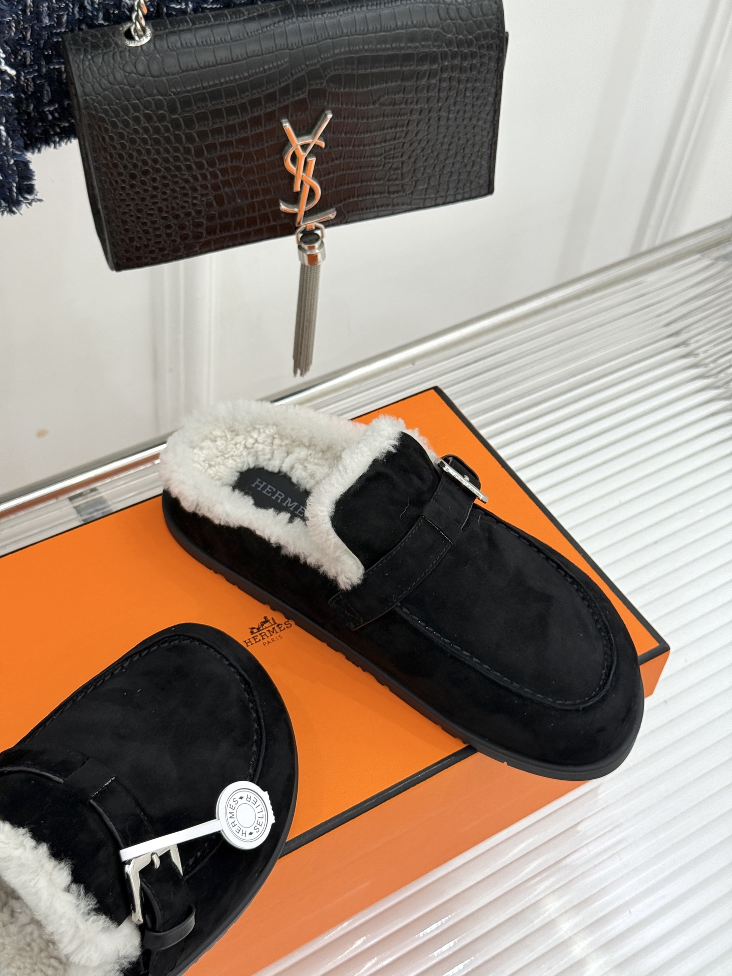 Hermès/爱马仕26WF新品 皮带扣情侣款包头勃肯毛拖 H家女孩秋冬必入 这双真的值得入手 踩上自带松弛氛围感 毛绒