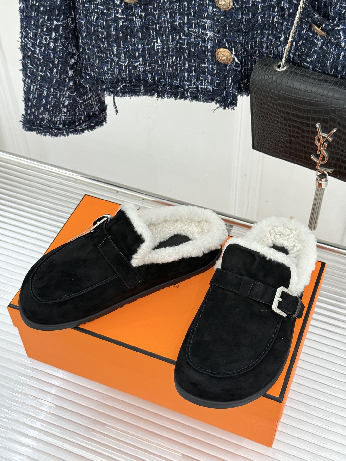 Hermès/爱马仕26WF新品 皮带扣情侣款包头勃肯毛拖 H家女孩秋冬必入 这双真的值得入手 踩上自带松弛氛围感 毛绒