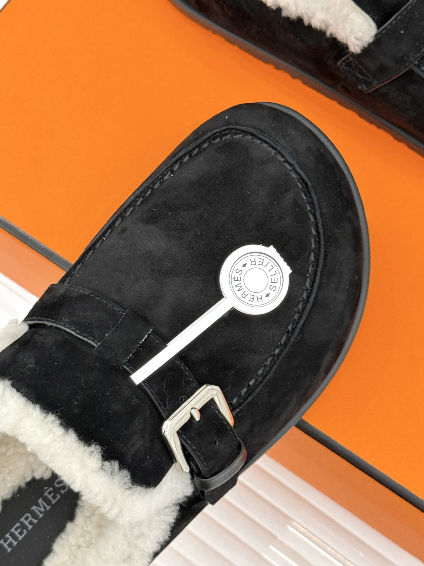 Hermès/爱马仕26WF新品 皮带扣情侣款包头勃肯毛拖 H家女孩秋冬必入 这双真的值得入手 踩上自带松弛氛围感 毛绒