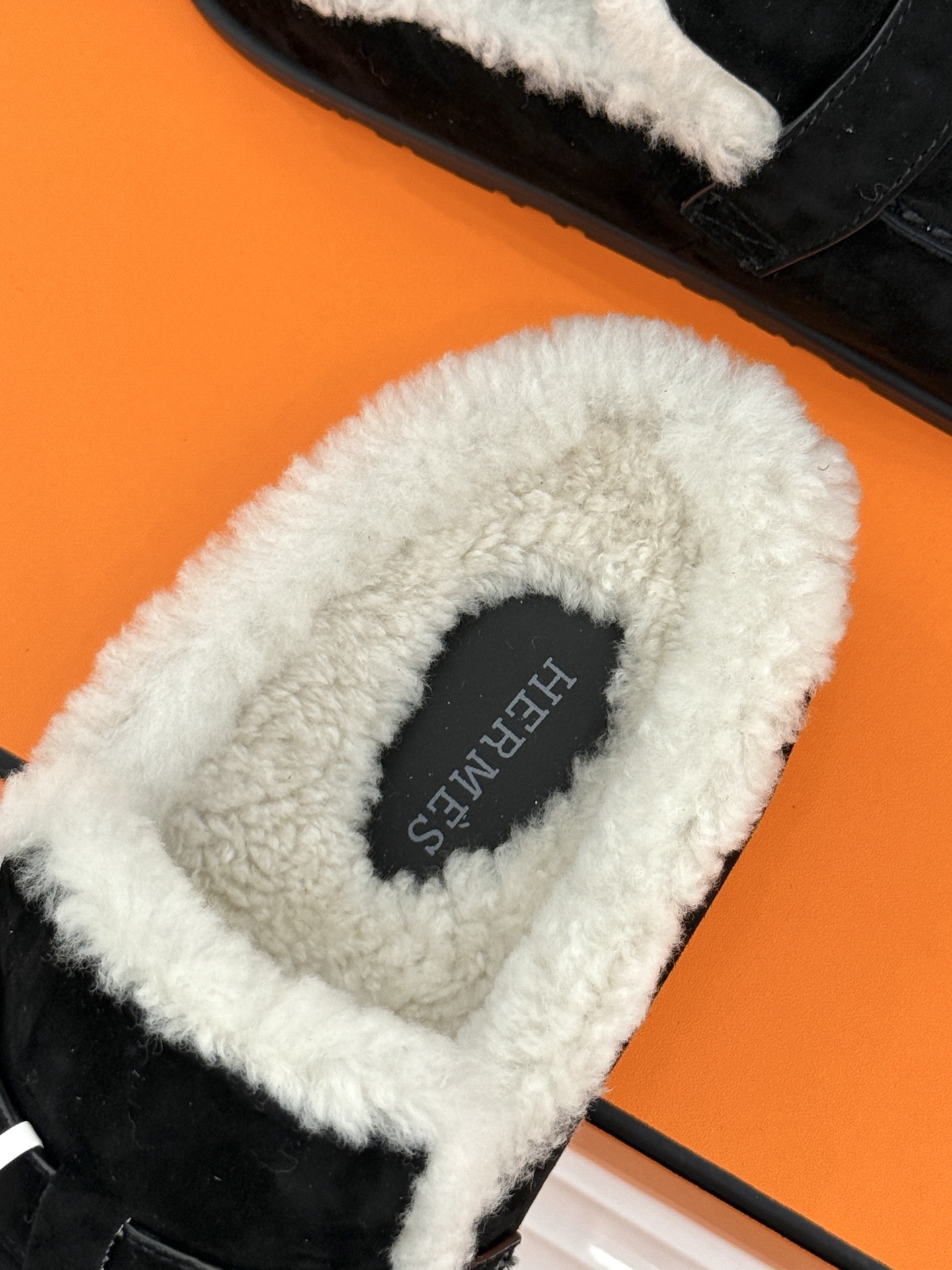 Hermès/爱马仕26WF新品 皮带扣情侣款包头勃肯毛拖 H家女孩秋冬必入 这双真的值得入手 踩上自带松弛氛围感 毛绒