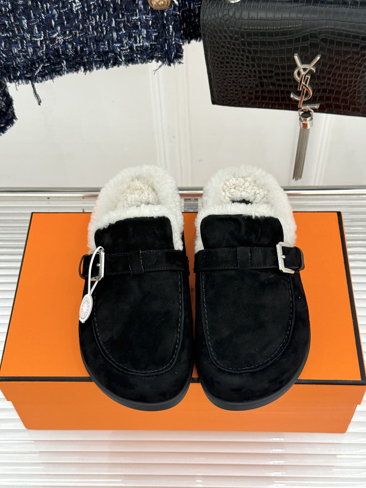 Hermès/爱马仕26WF新品 皮带扣情侣款包头勃肯毛拖 H家女孩秋冬必入 这双真的值得入手 踩上自带松弛氛围感 毛绒