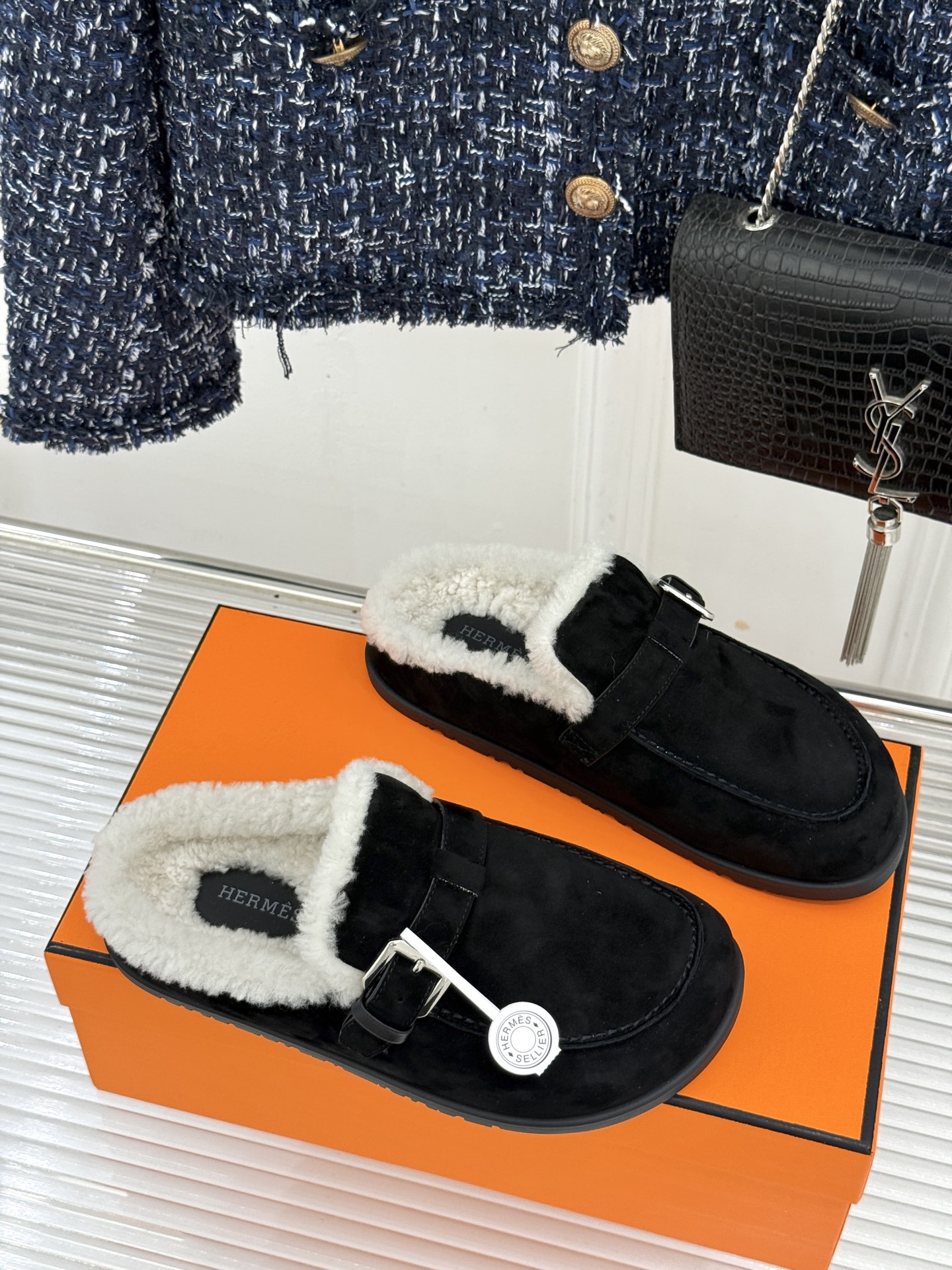 Hermès/爱马仕26WF新品 皮带扣情侣款包头勃肯毛拖 H家女孩秋冬必入 这双真的值得入手 踩上自带松弛氛围感 毛绒