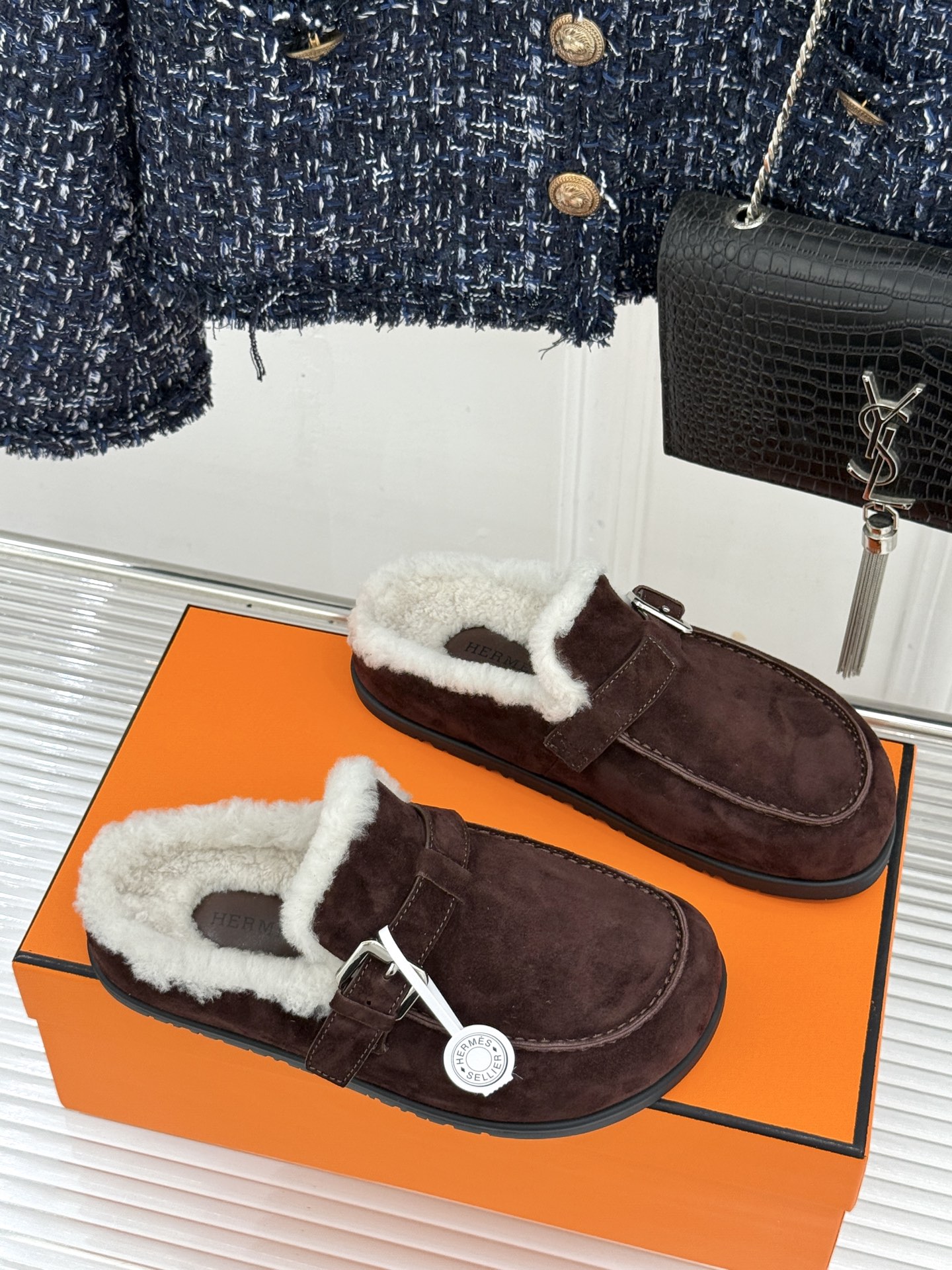 Hermès/爱马仕26WF新品 皮带扣情侣款包头勃肯毛拖 H家女孩秋冬必入 这双真的值得入手 踩上自带松弛氛围感 毛绒