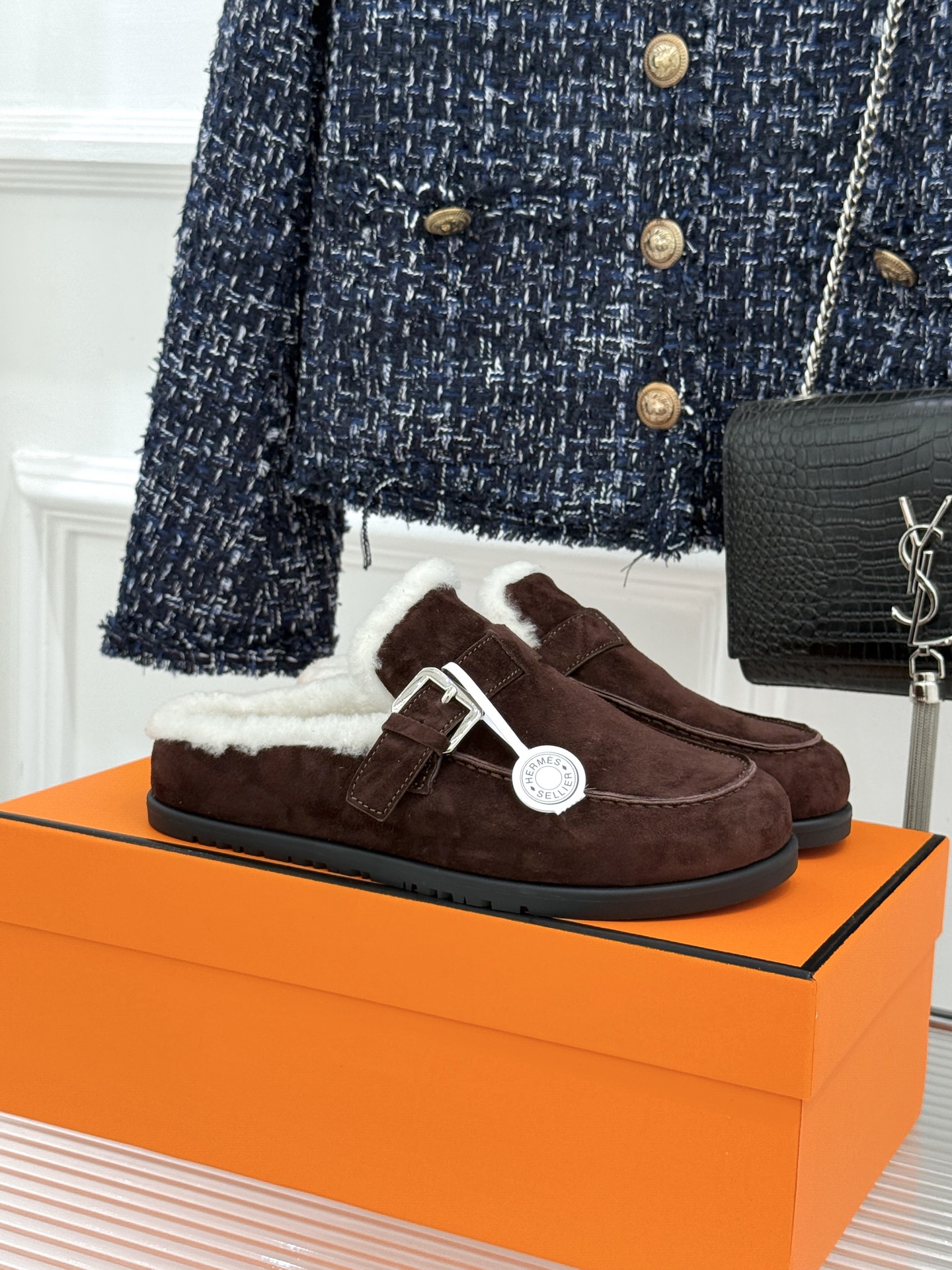 Hermès/爱马仕26WF新品 皮带扣情侣款包头勃肯毛拖 H家女孩秋冬必入 这双真的值得入手 踩上自带松弛氛围感 毛绒