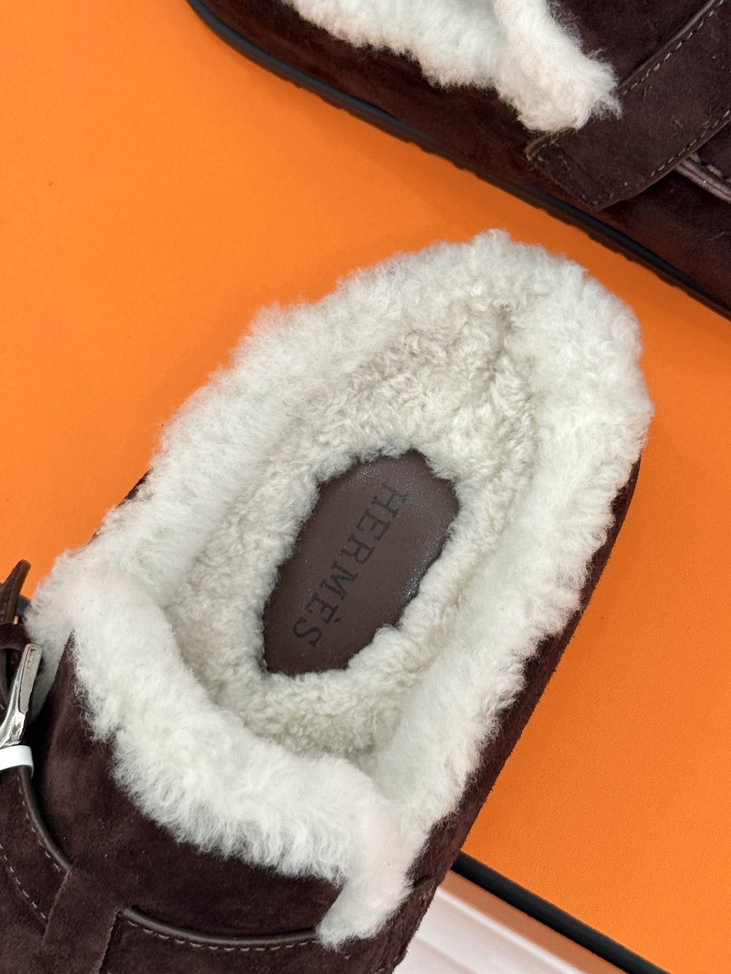 Hermès/爱马仕26WF新品 皮带扣情侣款包头勃肯毛拖 H家女孩秋冬必入 这双真的值得入手 踩上自带松弛氛围感 毛绒