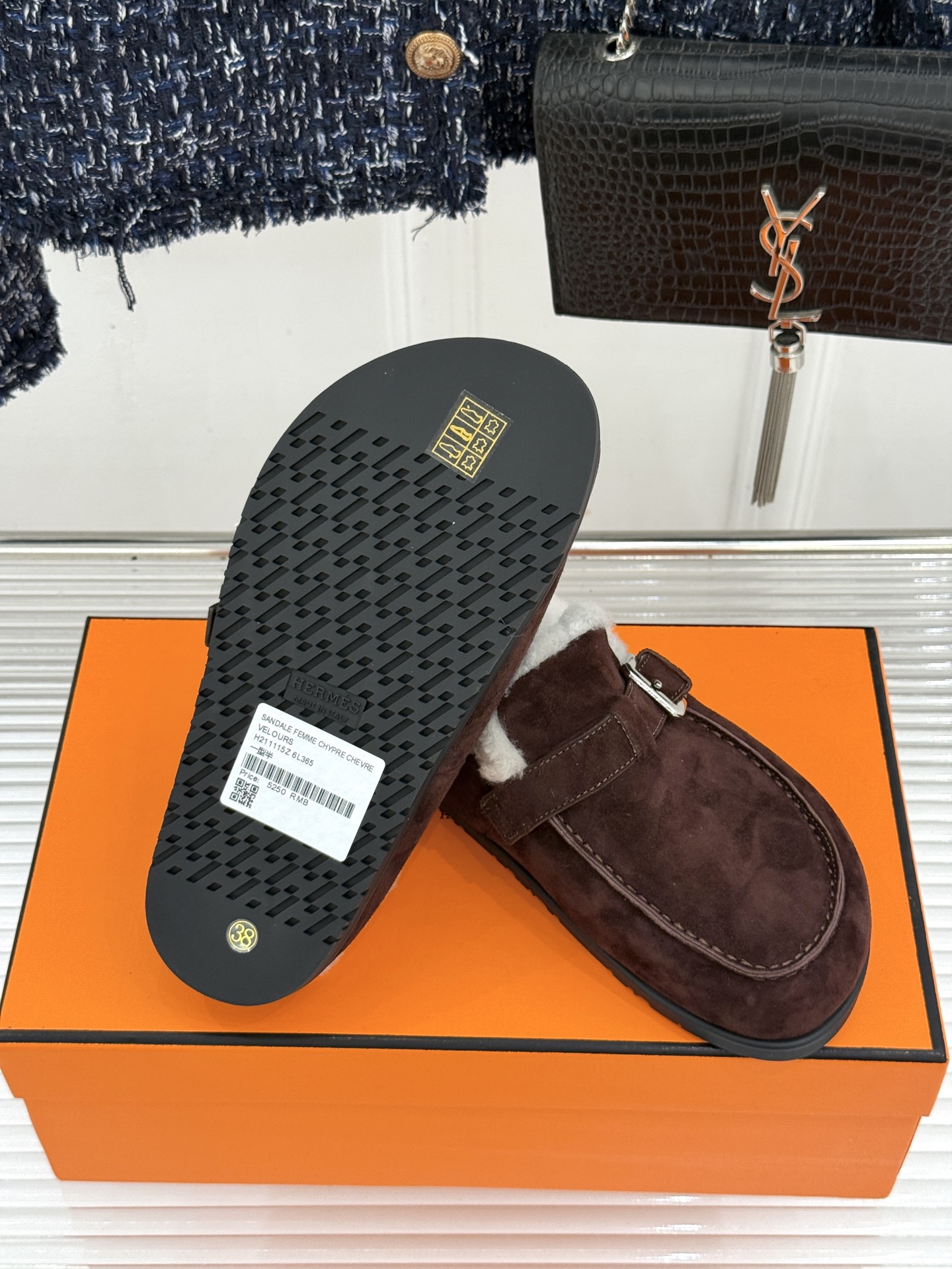 Hermès/爱马仕26WF新品 皮带扣情侣款包头勃肯毛拖 H家女孩秋冬必入 这双真的值得入手 踩上自带松弛氛围感 毛绒