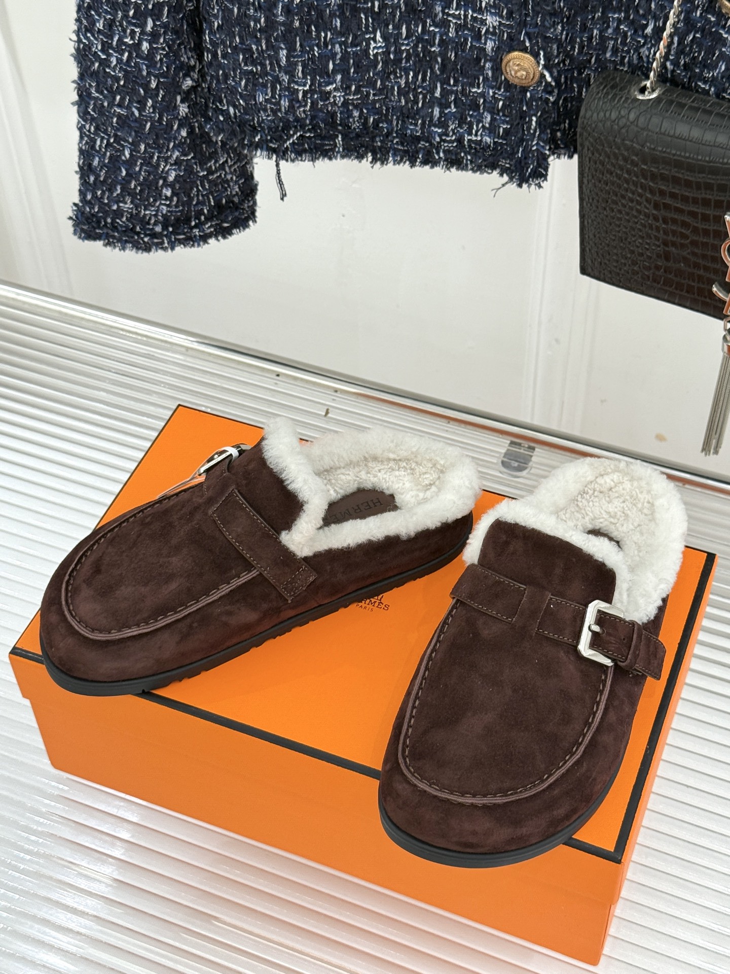 Hermès/爱马仕26WF新品 皮带扣情侣款包头勃肯毛拖 H家女孩秋冬必入 这双真的值得入手 踩上自带松弛氛围感 毛绒