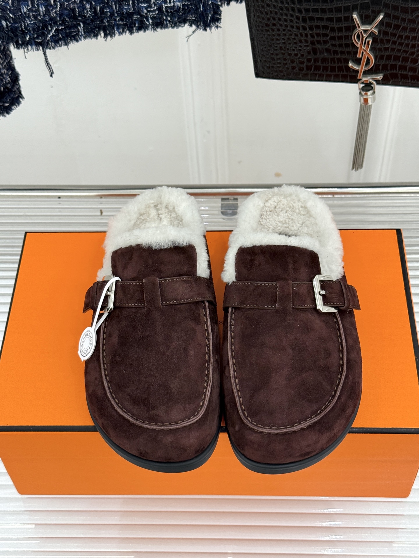 Hermès/爱马仕26WF新品 皮带扣情侣款包头勃肯毛拖 H家女孩秋冬必入 这双真的值得入手 踩上自带松弛氛围感 毛绒