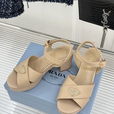 Prada/普拉达26WF新品复古 三角标交叉带防水台粗跟凉鞋 三角标复古感直接拉满 交叉带勾勒纤细足背线 防水台粗跟稳 Prada/普拉达26WF新品复古 三角标交叉带防水台粗跟凉鞋 三角标复古感直接拉满 交叉带勾勒纤细足背线 防水台粗跟稳