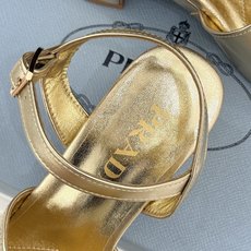 Prada/普拉达26WF新品复古 三角标交叉带防水台粗跟凉鞋 三角标复古感直接拉满 交叉带勾勒纤细足背线 防水台粗跟稳 Prada/普拉达26WF新品复古 三角标交叉带防水台粗跟凉鞋 三角标复古感直接拉满 交叉带勾勒纤细足背线 防水台粗跟稳