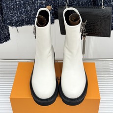 L*V驴家26WF新品厚底 侧拉链短靴长靴 侧拉链设计穿脱超顺手 厚底悄悄拔高比例 牛皮肌理自带酷飒质感 经典五金饰扣点 L*V驴家26WF新品厚底 侧拉链短靴长靴 侧拉链设计穿脱超顺手 厚底悄悄拔高比例 牛皮肌理自带酷飒质感 经典五金饰扣点