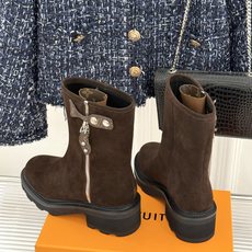 L*V驴家26WF新品厚底 侧拉链短靴长靴 侧拉链设计穿脱超顺手 厚底悄悄拔高比例 牛皮肌理自带酷飒质感 经典五金饰扣点 L*V驴家26WF新品厚底 侧拉链短靴长靴 侧拉链设计穿脱超顺手 厚底悄悄拔高比例 牛皮肌理自带酷飒质感 经典五金饰扣点