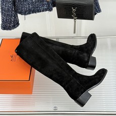 Hermès/爱马仕26WF新品极简 复古粗跟长靴 极简廓形利落大气 粗跟稳当走路完全不累 复古感直接拉满 粒面牛皮质感 Hermès/爱马仕26WF新品极简 复古粗跟长靴 极简廓形利落大气 粗跟稳当走路完全不累 复古感直接拉满 粒面牛皮质感