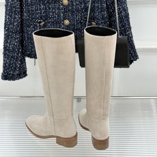 Hermès/爱马仕26WF新品极简 复古粗跟长靴 极简廓形利落大气 粗跟稳当走路完全不累 复古感直接拉满 粒面牛皮质感 Hermès/爱马仕26WF新品极简 复古粗跟长靴 极简廓形利落大气 粗跟稳当走路完全不累 复古感直接拉满 粒面牛皮质感