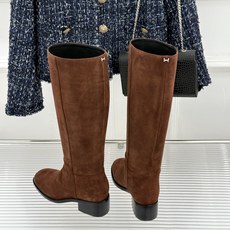 Hermès/爱马仕26WF新品极简 复古粗跟长靴 极简廓形利落大气 粗跟稳当走路完全不累 复古感直接拉满 粒面牛皮质感 Hermès/爱马仕26WF新品极简 复古粗跟长靴 极简廓形利落大气 粗跟稳当走路完全不累 复古感直接拉满 粒面牛皮质感