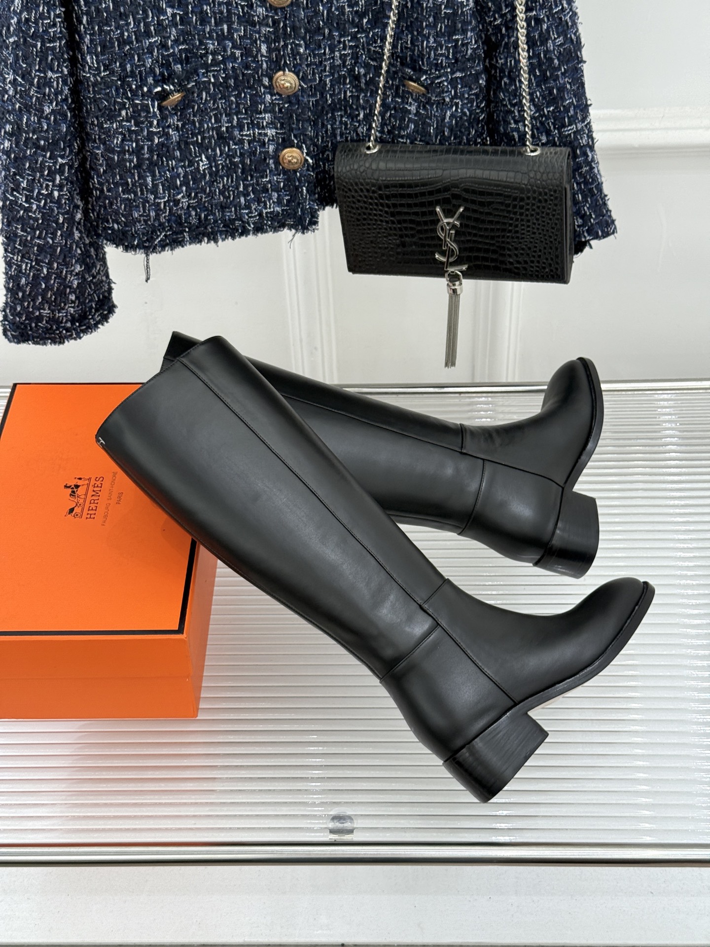 Hermès/爱马仕26WF新品极简 复古粗跟长靴 极简廓形利落大气 粗跟稳当走路完全不累 复古感直接拉满 粒面牛皮质感
