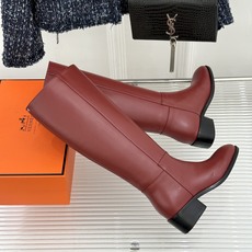 Hermès/爱马仕26WF新品极简 复古粗跟长靴 极简廓形利落大气 粗跟稳当走路完全不累 复古感直接拉满 粒面牛皮质感 Hermès/爱马仕26WF新品极简 复古粗跟长靴 极简廓形利落大气 粗跟稳当走路完全不累 复古感直接拉满 粒面牛皮质感