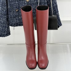 Hermès/爱马仕26WF新品极简 复古粗跟长靴 极简廓形利落大气 粗跟稳当走路完全不累 复古感直接拉满 粒面牛皮质感 Hermès/爱马仕26WF新品极简 复古粗跟长靴 极简廓形利落大气 粗跟稳当走路完全不累 复古感直接拉满 粒面牛皮质感