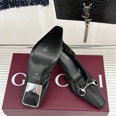 Gucci/古驰26WF新品马衔扣 小方头高跟凉鞋单鞋 金属马衔扣自带辨识度 小方头利落修饰脚型 小高跟稳当不累脚 包头 Gucci/古驰26WF新品马衔扣 小方头高跟凉鞋单鞋 金属马衔扣自带辨识度 小方头利落修饰脚型 小高跟稳当不累脚 包头