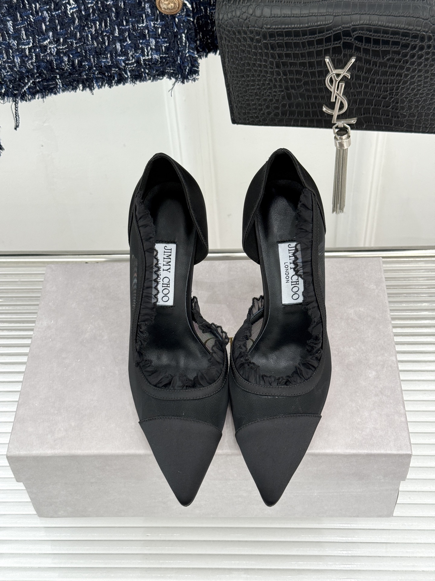 Jimmy Choo/吉米周26WF新品 网纱尖头侧空细跟高跟鞋婚鞋 网纱晕开柔雾光晕 尖头剪裁利落显腿修长 侧空衬得脚 Jimmy Choo/吉米周26WF新品 网纱尖头侧空细跟高跟鞋婚鞋 网纱晕开柔雾光晕 尖头剪裁利落显腿修长 侧空衬得脚