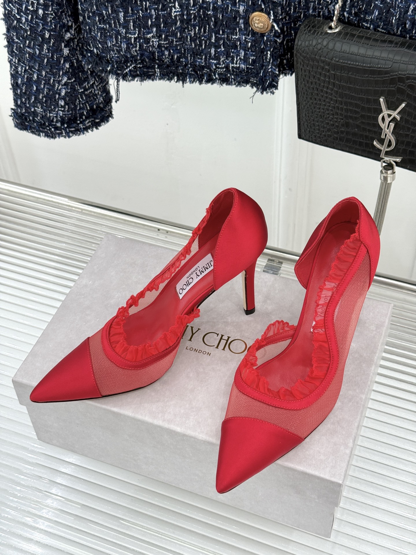 Jimmy Choo/吉米周26WF新品 网纱尖头侧空细跟高跟鞋婚鞋 网纱晕开柔雾光晕 尖头剪裁利落显腿修长 侧空衬得脚