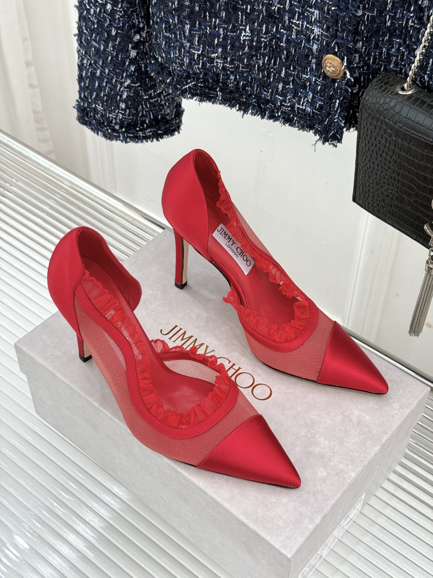 Jimmy Choo/吉米周26WF新品 网纱尖头侧空细跟高跟鞋婚鞋 网纱晕开柔雾光晕 尖头剪裁利落显腿修长 侧空衬得脚