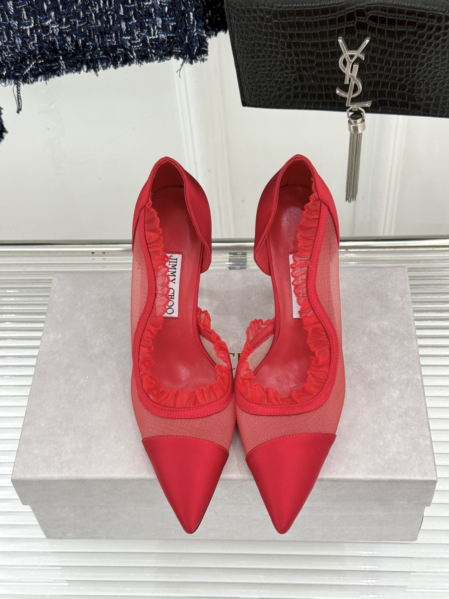 Jimmy Choo/吉米周26WF新品 网纱尖头侧空细跟高跟鞋婚鞋 网纱晕开柔雾光晕 尖头剪裁利落显腿修长 侧空衬得脚