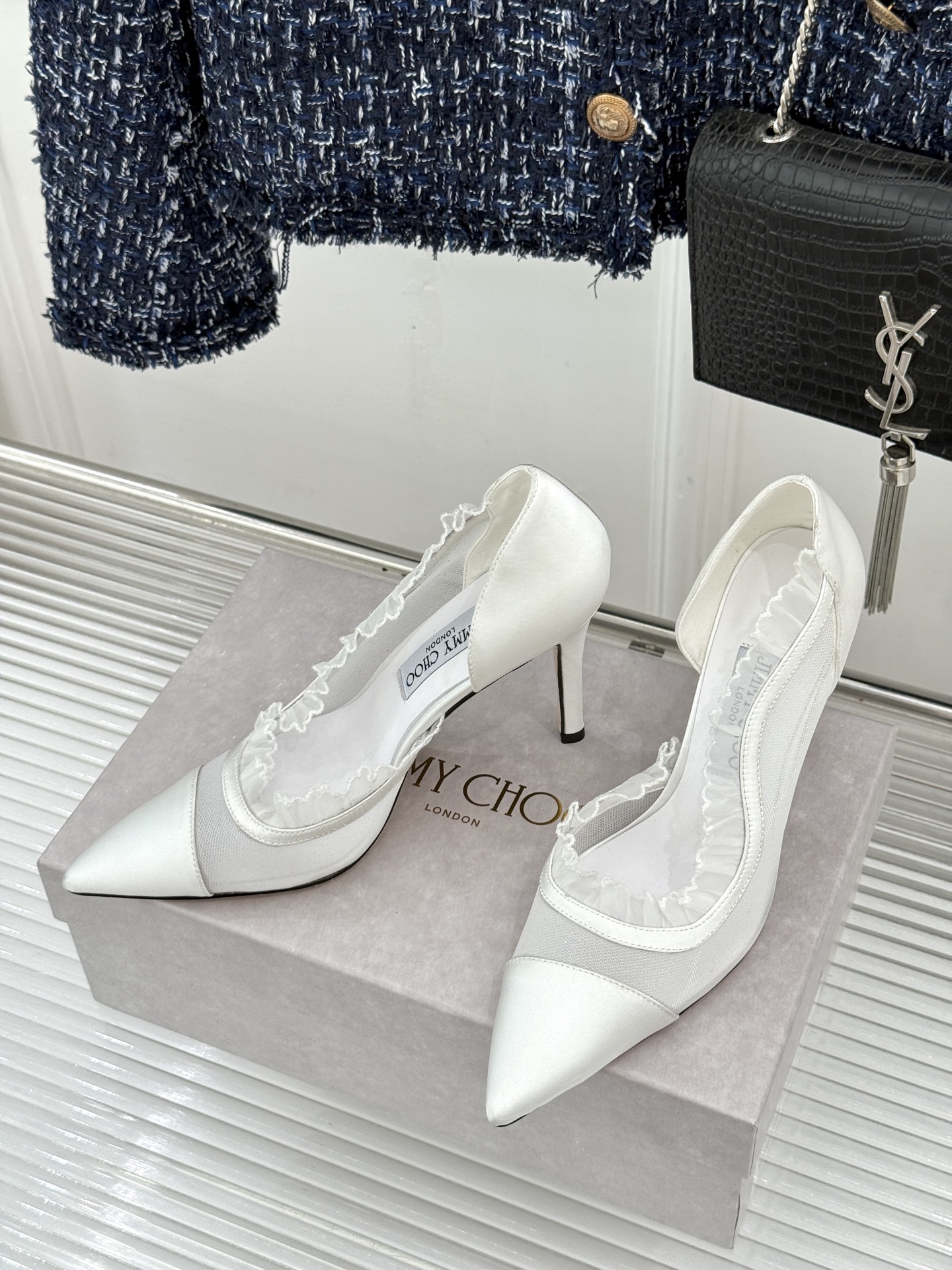 Jimmy Choo/吉米周26WF新品 网纱尖头侧空细跟高跟鞋婚鞋 网纱晕开柔雾光晕 尖头剪裁利落显腿修长 侧空衬得脚 Jimmy Choo/吉米周26WF新品 网纱尖头侧空细跟高跟鞋婚鞋 网纱晕开柔雾光晕 尖头剪裁利落显腿修长 侧空衬得脚