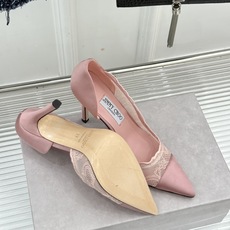 Jimmy Choo/吉米周26WF新品 蕾丝尖头侧空细跟高跟鞋婚鞋 蕾丝漫着柔雾光晕 尖头利落拉长腿部线 侧空衬得脚踝 Jimmy Choo/吉米周26WF新品 蕾丝尖头侧空细跟高跟鞋婚鞋 蕾丝漫着柔雾光晕 尖头利落拉长腿部线 侧空衬得脚踝