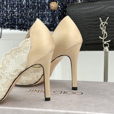 Jimmy Choo/吉米周26WF新品 蕾丝尖头侧空细跟高跟鞋婚鞋 蕾丝漫着柔雾光晕 尖头利落拉长腿部线 侧空衬得脚踝 Jimmy Choo/吉米周26WF新品 蕾丝尖头侧空细跟高跟鞋婚鞋 蕾丝漫着柔雾光晕 尖头利落拉长腿部线 侧空衬得脚踝