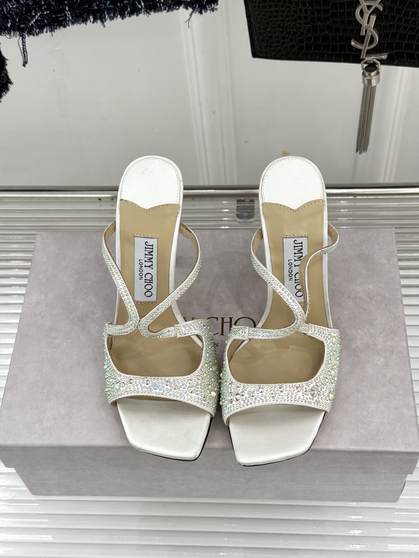 Jimmy Choo/吉米周经典水钻 渐变色露趾鱼嘴高跟鞋婚鞋 这款鞋真是婚鞋天花板 水钻渐变超闪耀 鱼嘴露趾衬脚纤细 