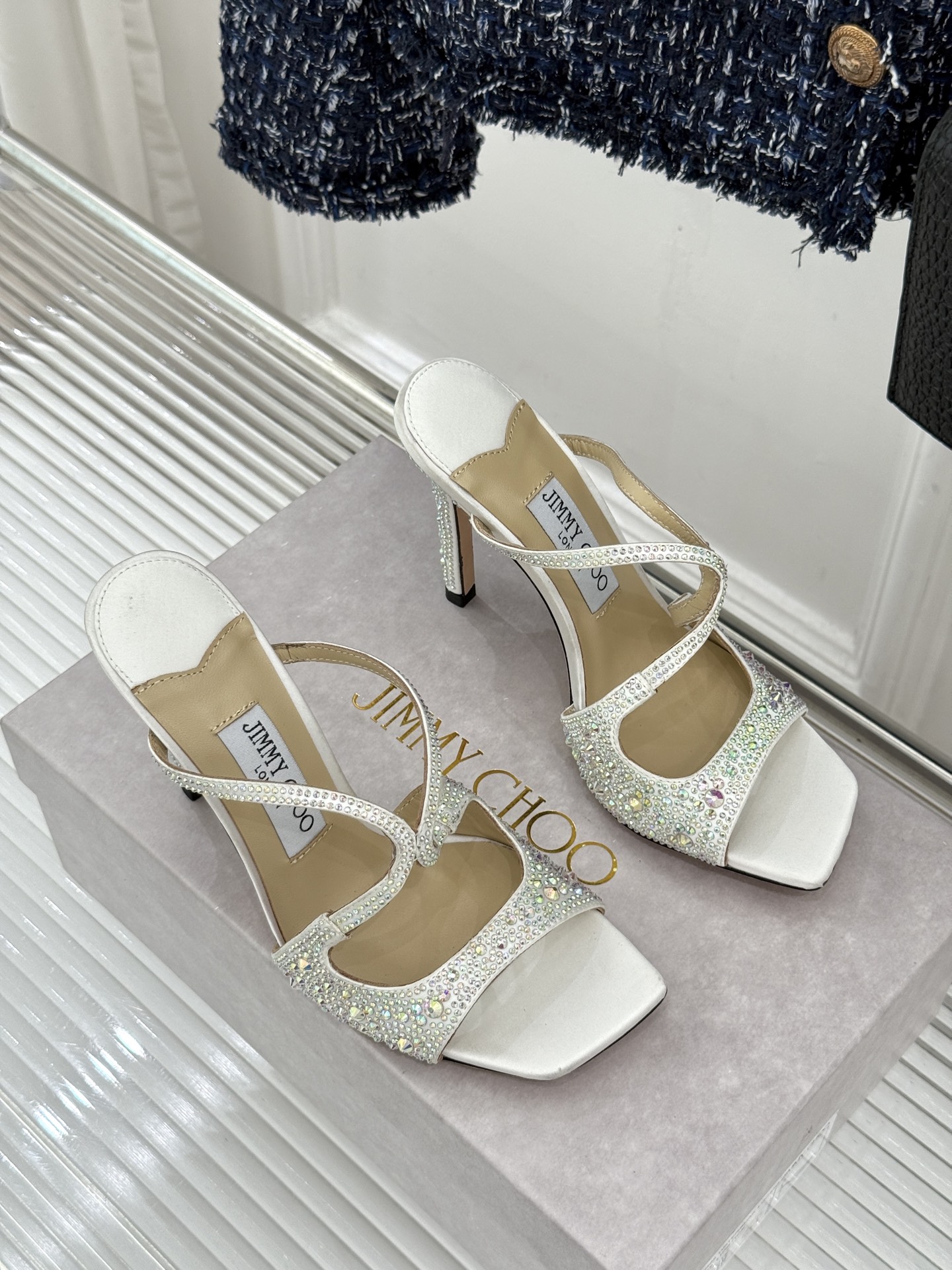 Jimmy Choo/吉米周经典水钻 渐变色露趾鱼嘴高跟鞋婚鞋 这款鞋真是婚鞋天花板 水钻渐变超闪耀 鱼嘴露趾衬脚纤细 