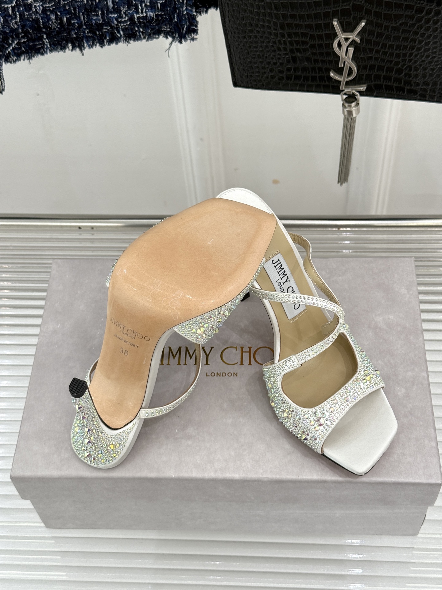 Jimmy Choo/吉米周经典水钻 渐变色露趾鱼嘴高跟鞋婚鞋 这款鞋真是婚鞋天花板 水钻渐变超闪耀 鱼嘴露趾衬脚纤细 