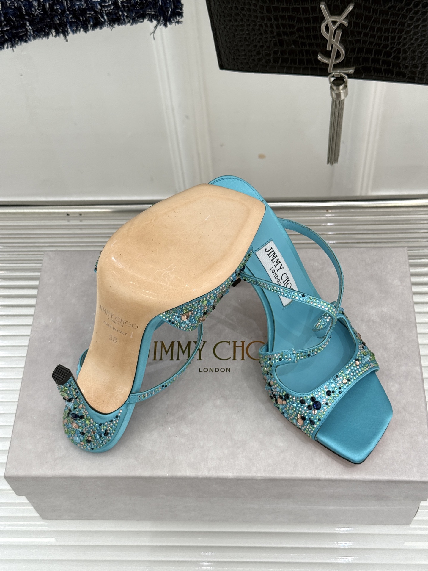 Jimmy Choo/吉米周经典水钻 渐变色露趾鱼嘴高跟鞋婚鞋 这款鞋真是婚鞋天花板 水钻渐变超闪耀 鱼嘴露趾衬脚纤细 