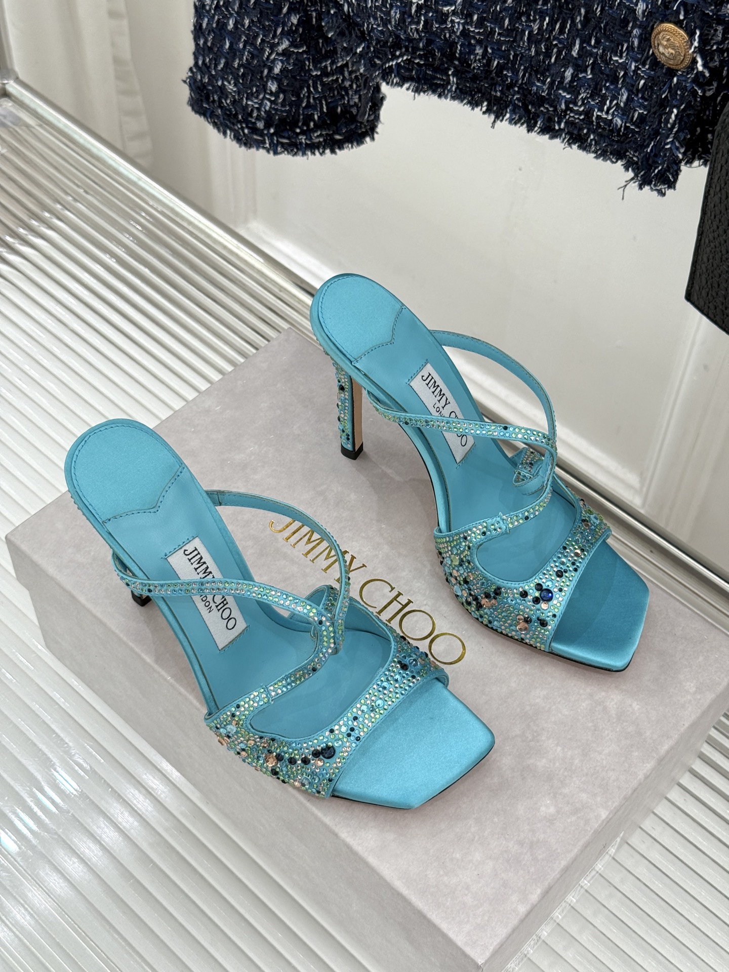 Jimmy Choo/吉米周经典水钻 渐变色露趾鱼嘴高跟鞋婚鞋 这款鞋真是婚鞋天花板 水钻渐变超闪耀 鱼嘴露趾衬脚纤细 