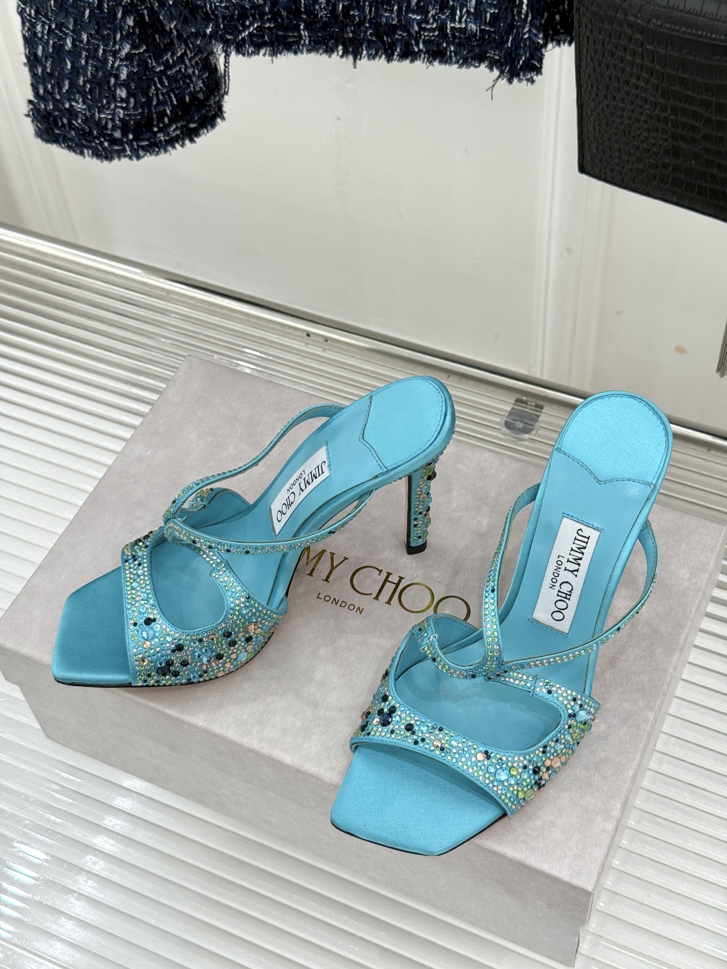 Jimmy Choo/吉米周经典水钻 渐变色露趾鱼嘴高跟鞋婚鞋 这款鞋真是婚鞋天花板 水钻渐变超闪耀 鱼嘴露趾衬脚纤细 