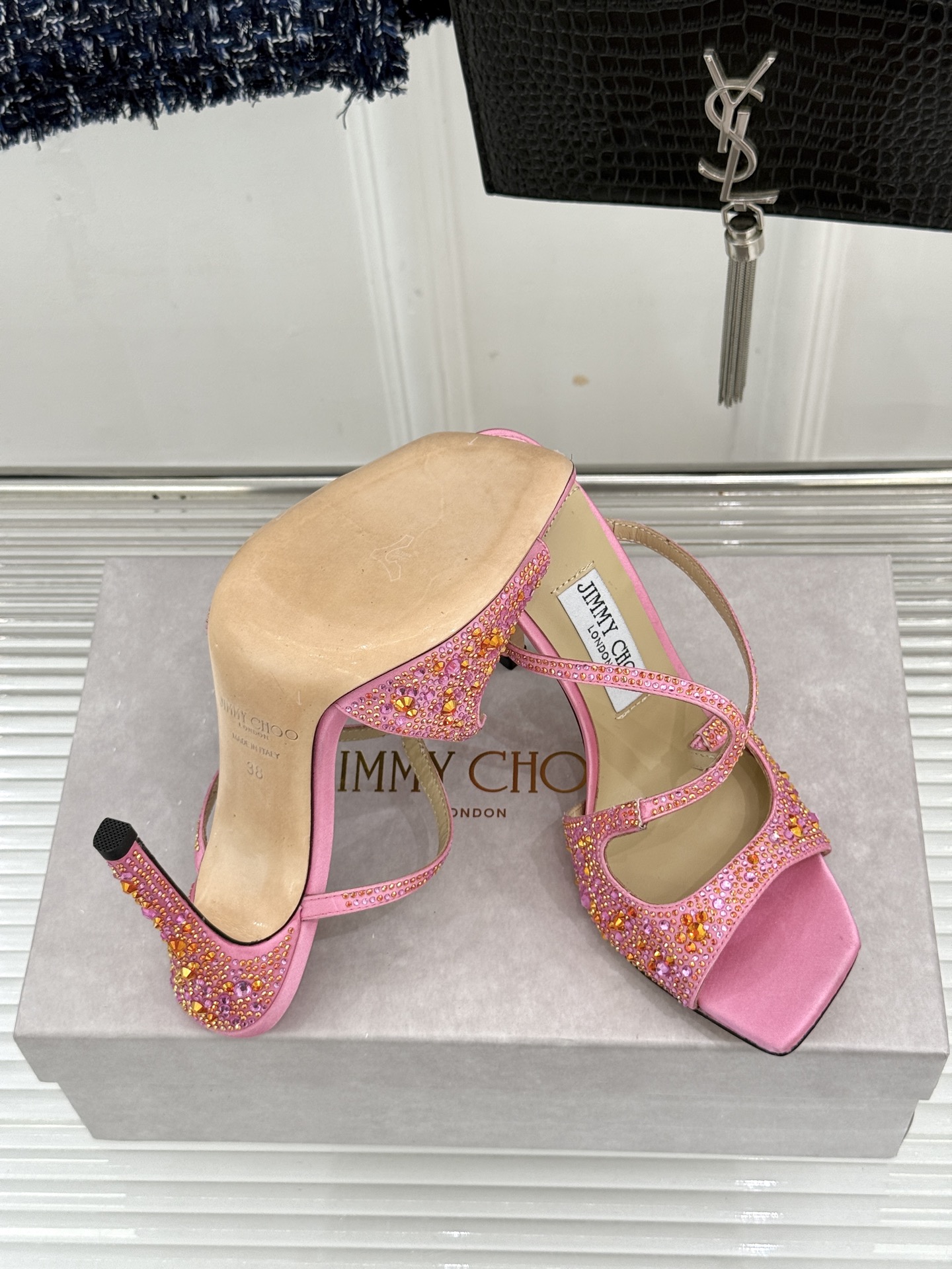 Jimmy Choo/吉米周经典水钻 渐变色露趾鱼嘴高跟鞋婚鞋 这款鞋真是婚鞋天花板 水钻渐变超闪耀 鱼嘴露趾衬脚纤细 