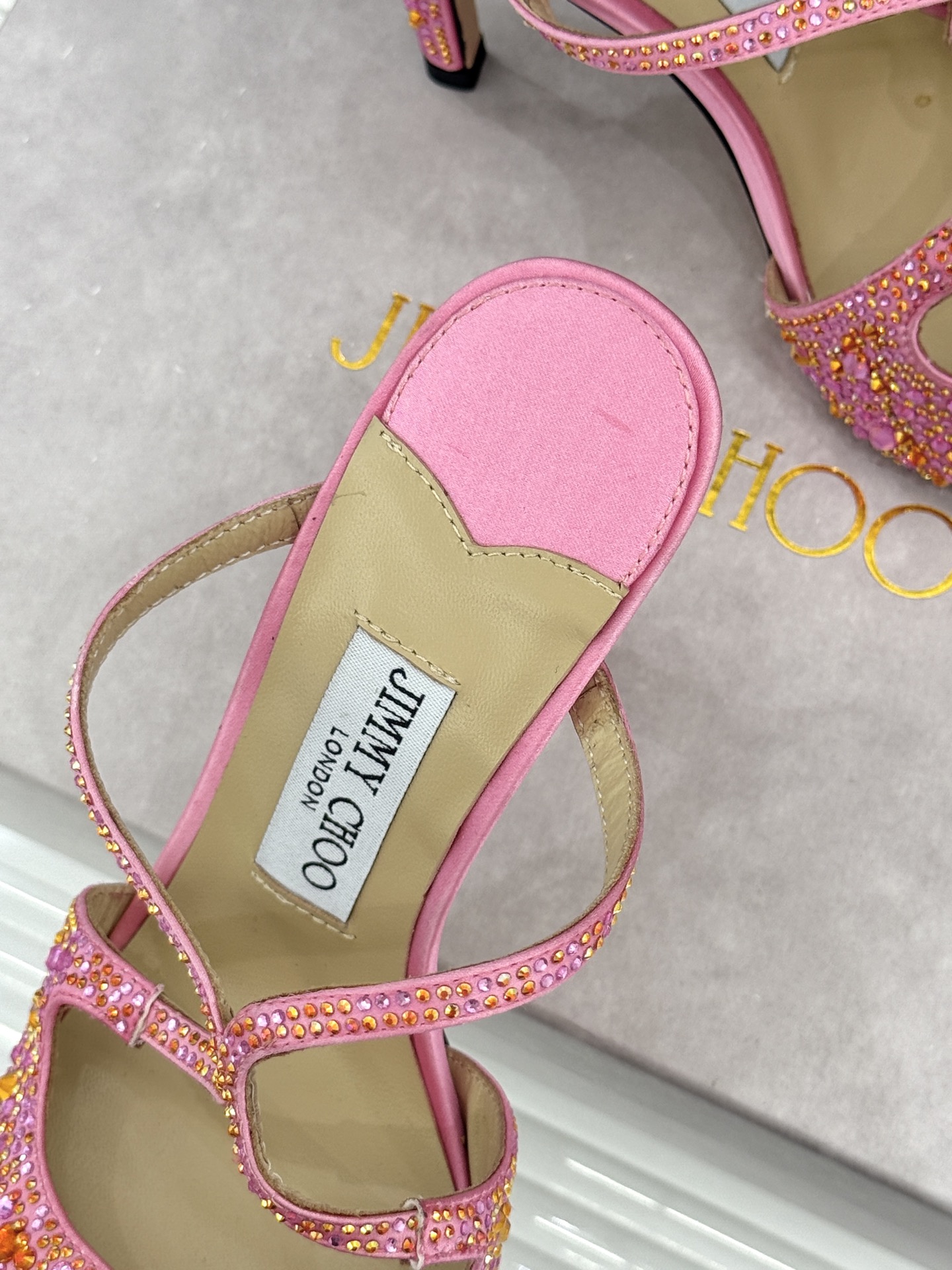Jimmy Choo/吉米周经典水钻 渐变色露趾鱼嘴高跟鞋婚鞋 这款鞋真是婚鞋天花板 水钻渐变超闪耀 鱼嘴露趾衬脚纤细 