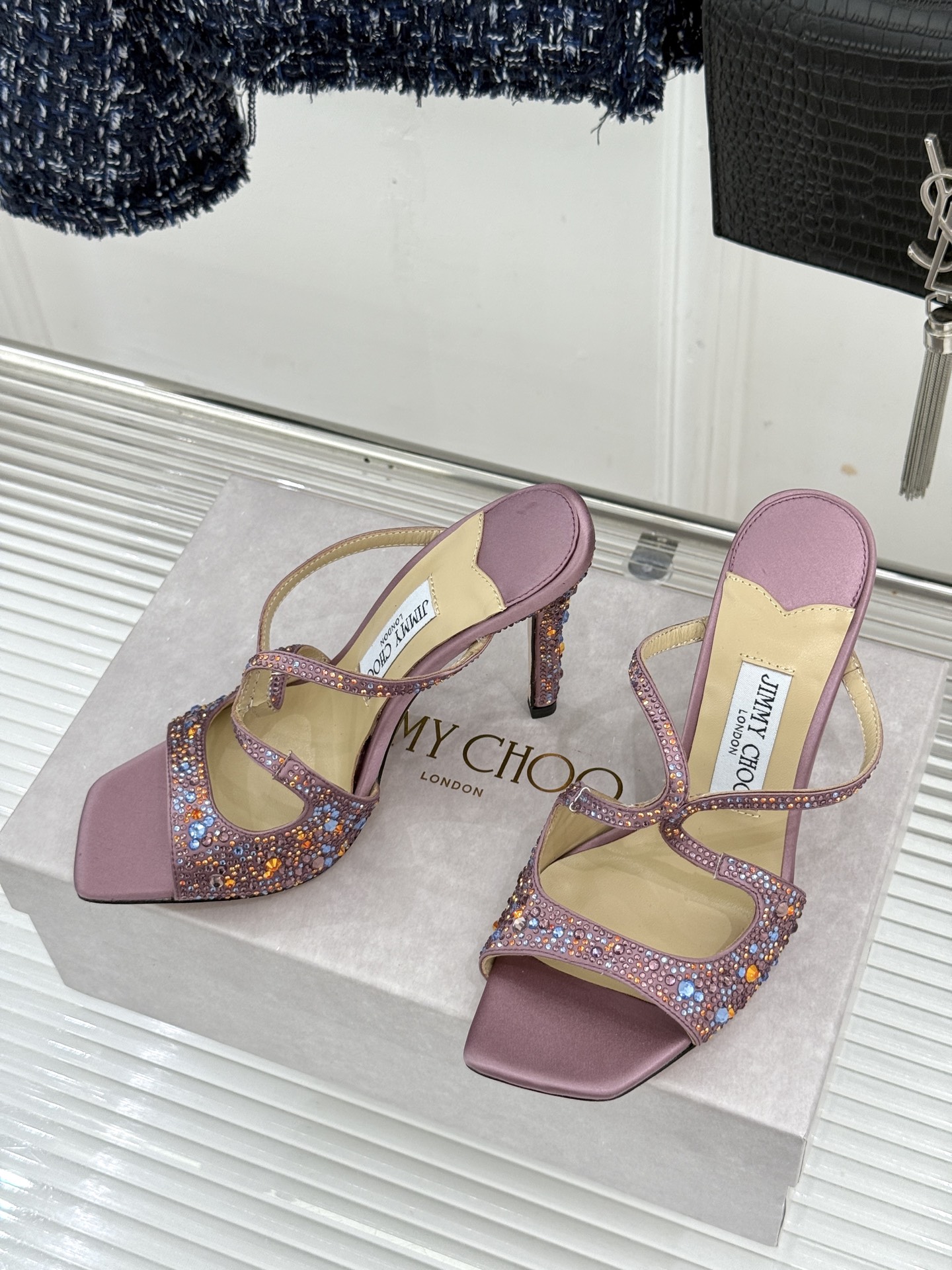 Jimmy Choo/吉米周经典水钻 渐变色露趾鱼嘴高跟鞋婚鞋 这款鞋真是婚鞋天花板 水钻渐变超闪耀 鱼嘴露趾衬脚纤细 
