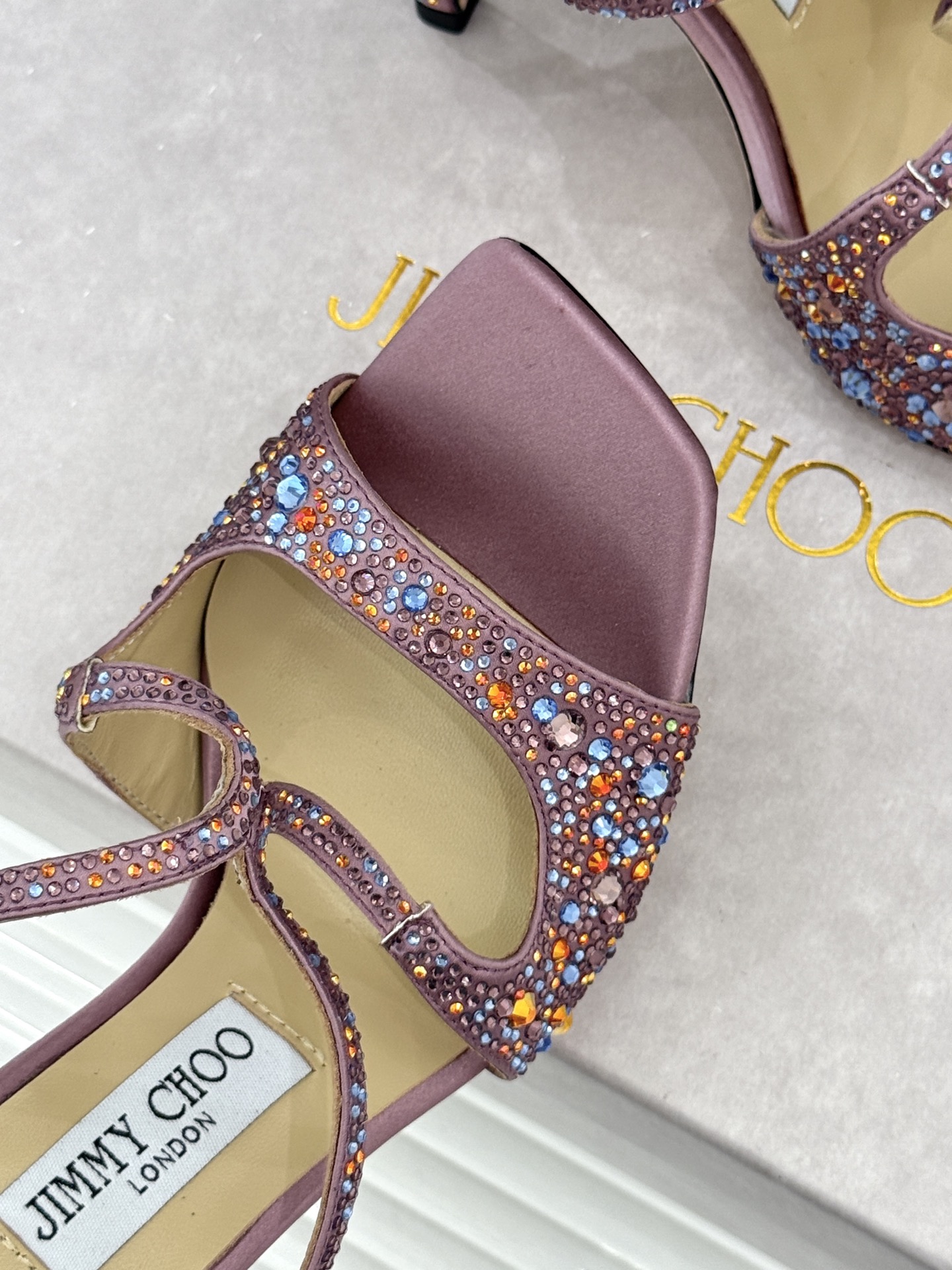 Jimmy Choo/吉米周经典水钻 渐变色露趾鱼嘴高跟鞋婚鞋 这款鞋真是婚鞋天花板 水钻渐变超闪耀 鱼嘴露趾衬脚纤细 