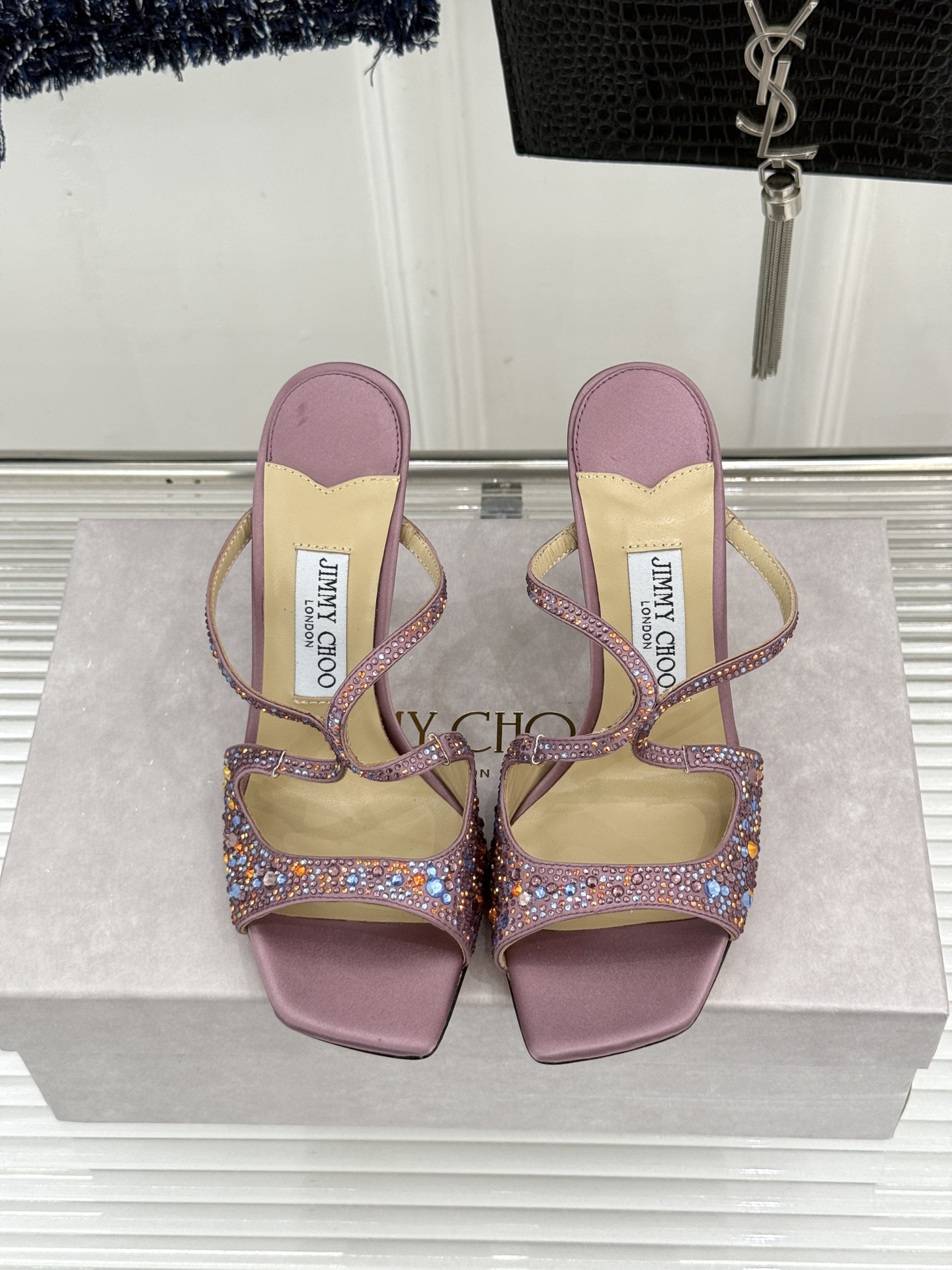 Jimmy Choo/吉米周经典水钻 渐变色露趾鱼嘴高跟鞋婚鞋 这款鞋真是婚鞋天花板 水钻渐变超闪耀 鱼嘴露趾衬脚纤细 